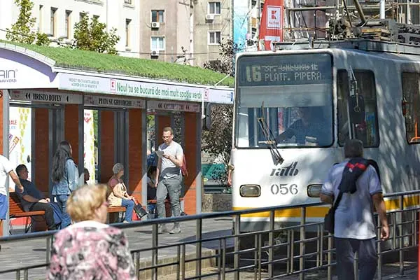 Primăria Capitalei dă aproape 90 de milioane de lei pe adăposturi pentru stațiile STB