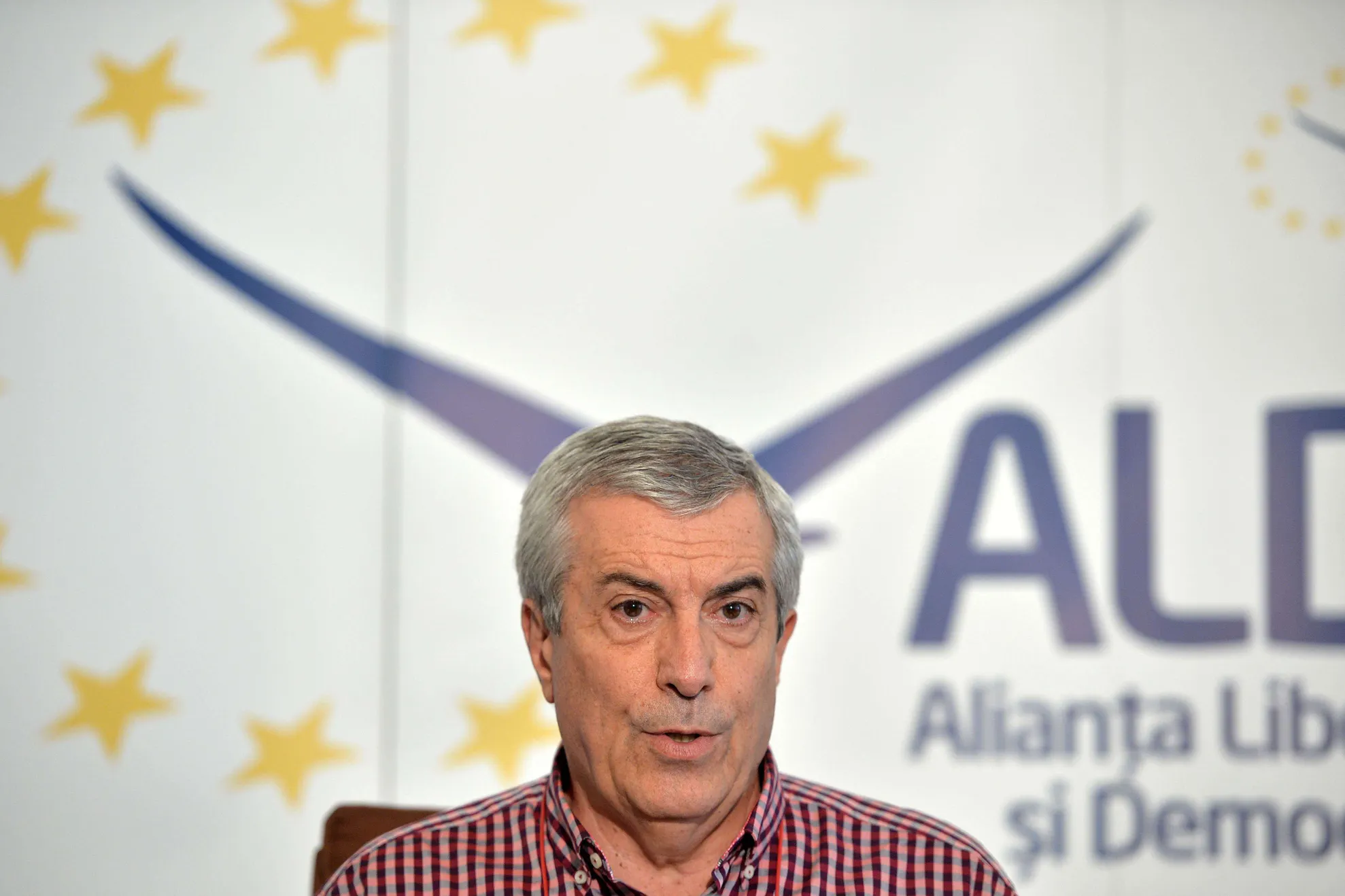 Tăriceanu: Toţi parlamentarii ALDE sunt prezenţi şi vor vota moţiunea de cenzură