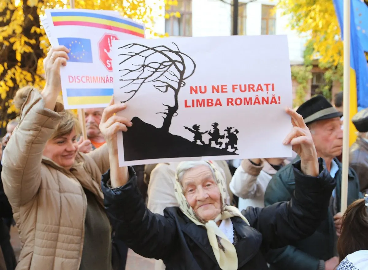 Românii din Ucraina NU vor mai învăța la școală în limba maternă