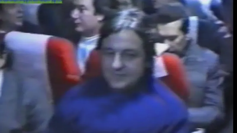 Ce făcea Vadim Tudor în avionul Stelei! Imagini de colecție cu "Tribunul", filmate în 1988