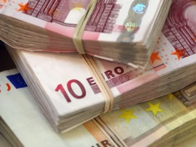 Prăbușirea leului, de neoprit. Un nou MAXIM istoric pentru euro la cursul BNR