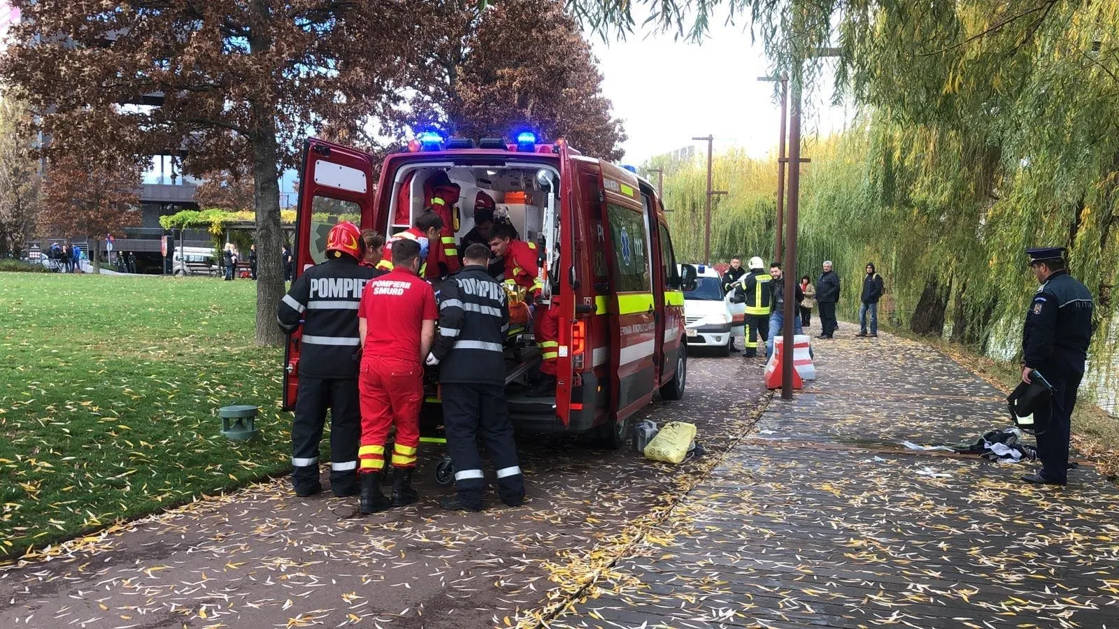 Femeie de 74 de ani, salvată de la înec