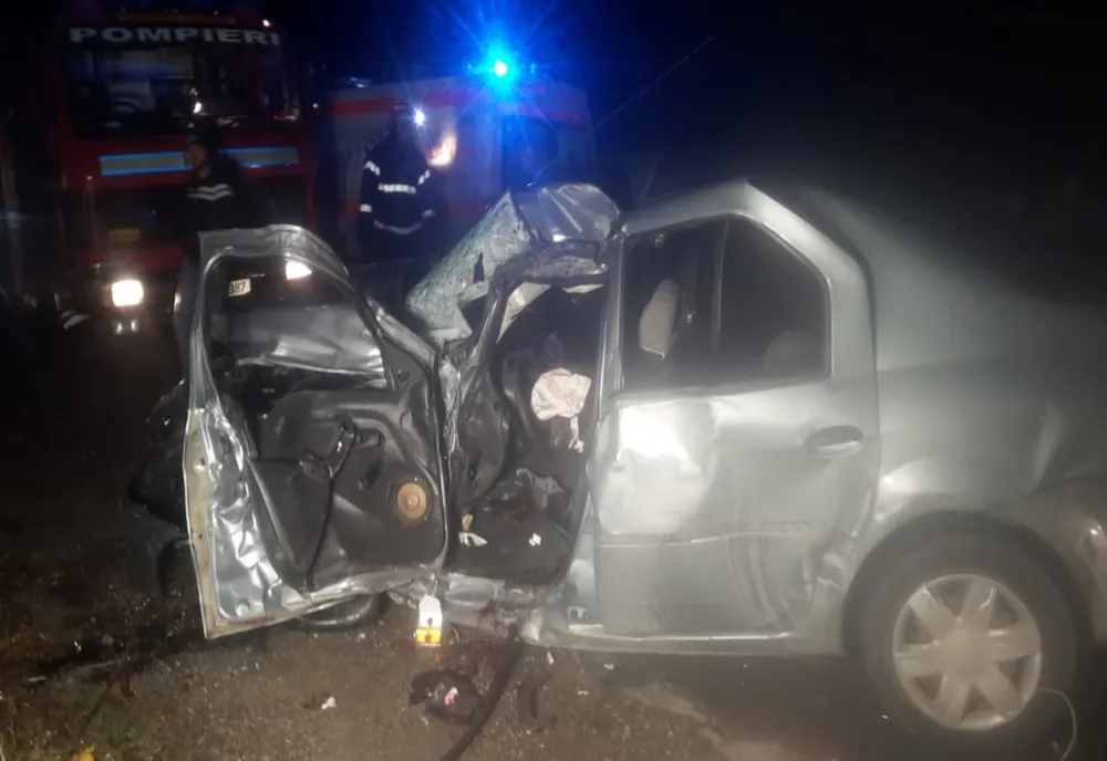 Foto | Accident dramatic pe DN 1A, la Bujoreanca. Două persoane rănite grav. Trafic blocat