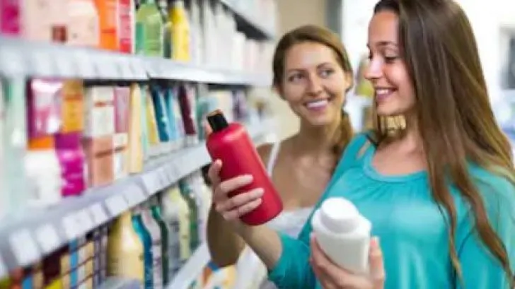 Alertă pe piața șampoanelor. Zeci de produse conțin substanțe periculoase