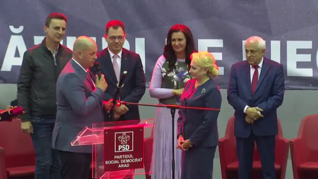 Dăncilă a primit o sabie de samurai: "Nu o să îmi fac harakiri"