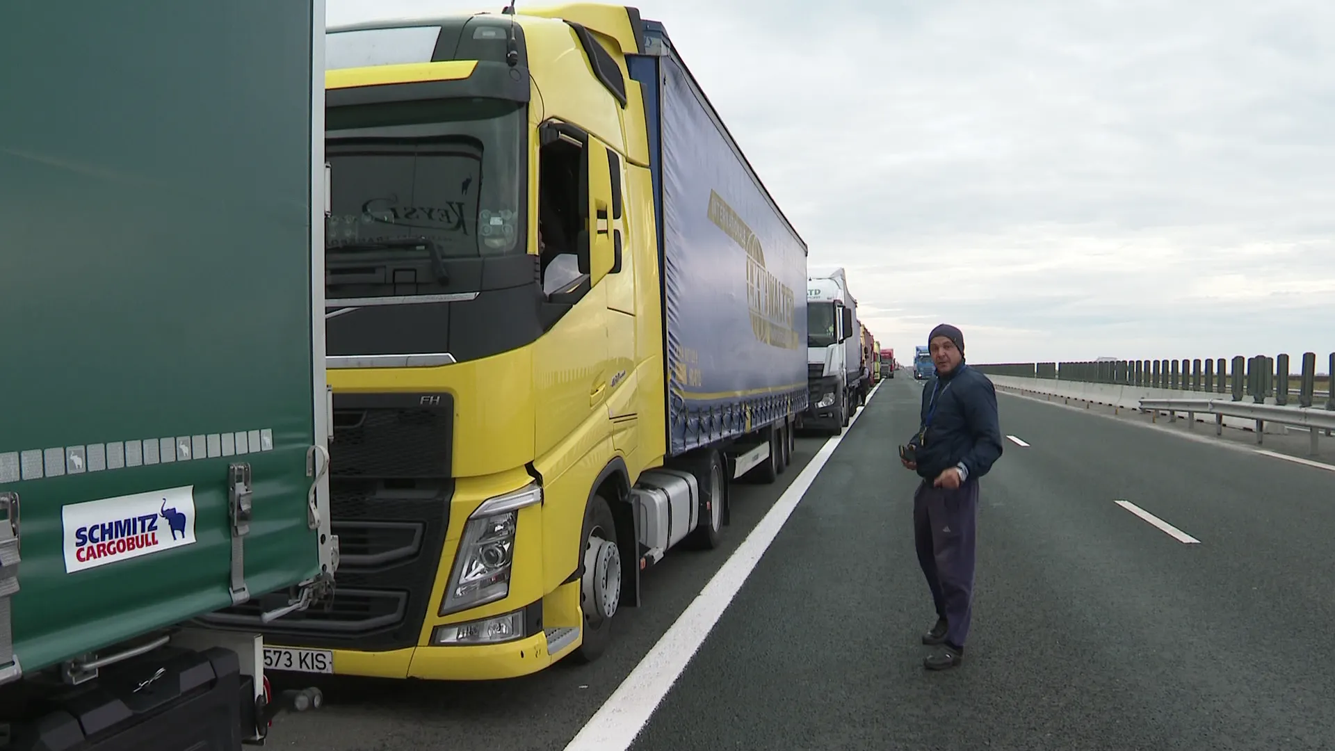 Transportatorii amenință cu blocarea frontierei cu Ungaria