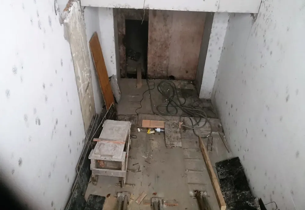 Un lift cu patru persoane s-a prăbușit într-un bloc din Constanța