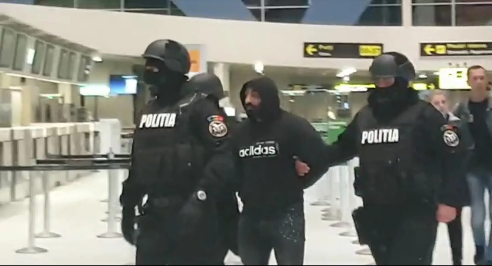 Crăciun, unul din locotenenții interlopului Clămparu, adus în țară sub escortă din Franța (Video)