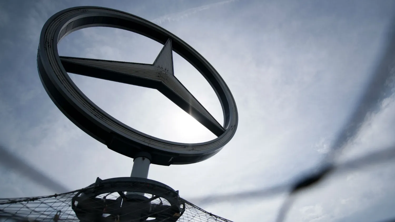 Criza auto. Daimler ar putea concedia 1.100 de oameni din conducere