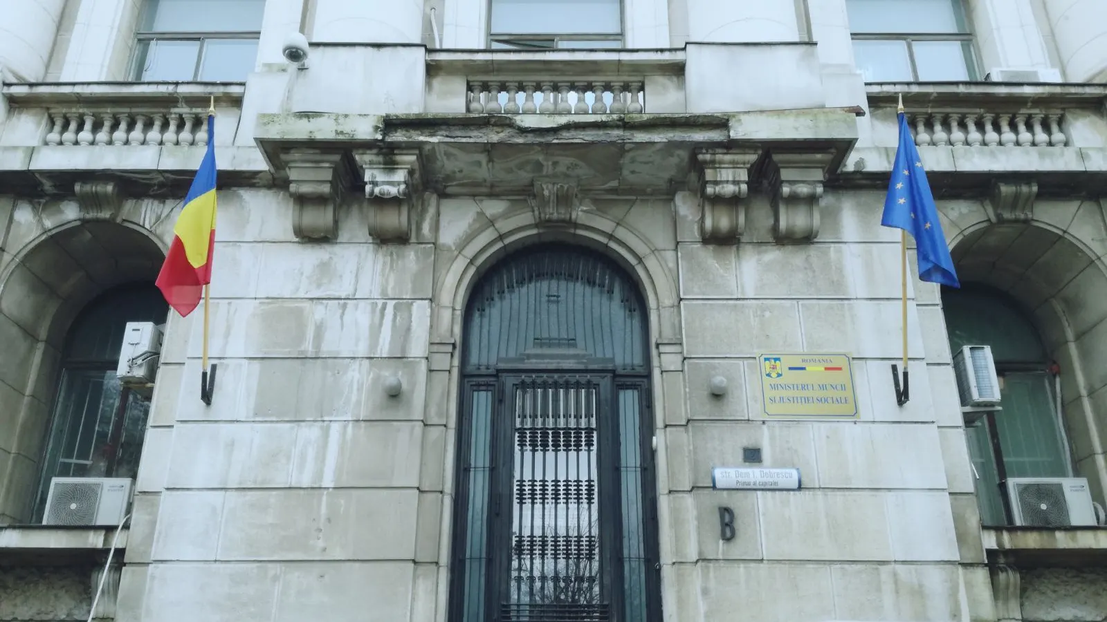 Ministerul Muncii, aruncat... în stradă. Ce spune Violeta Alexandru despre evacuarea forțată