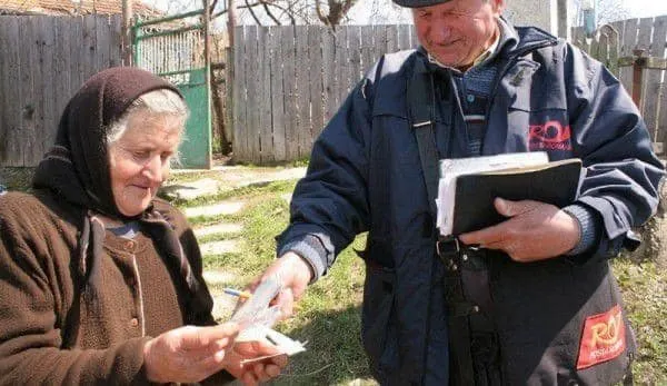 Ministrul Muncii, anunț pentru pensionari. Ce îi așteaptă pe poștași dacă fac politică