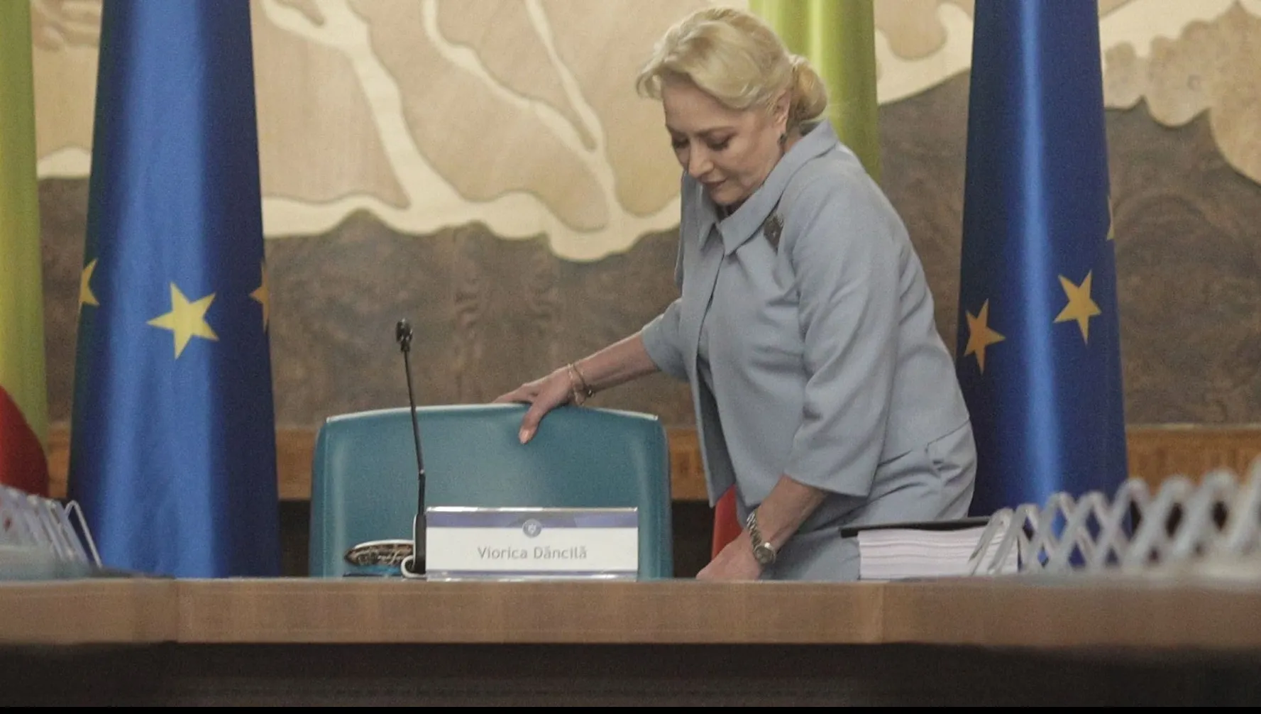 Dăncilă, cântec de lebădă: Guvernul propus de Iohannis "pornește cu stângul"