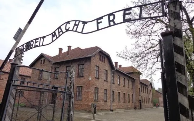 Angela Merkel, la Auschwitz