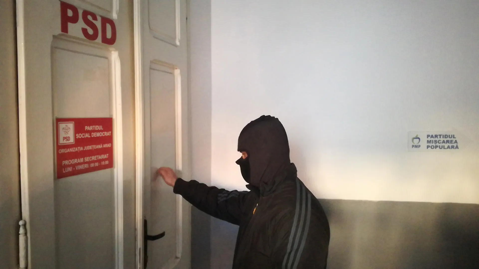 Percheziții DNA la sediul PSD Arad. Trei parlamentari duși la audieri. "Am calitatea de suspect pentru trafic de influenţă"