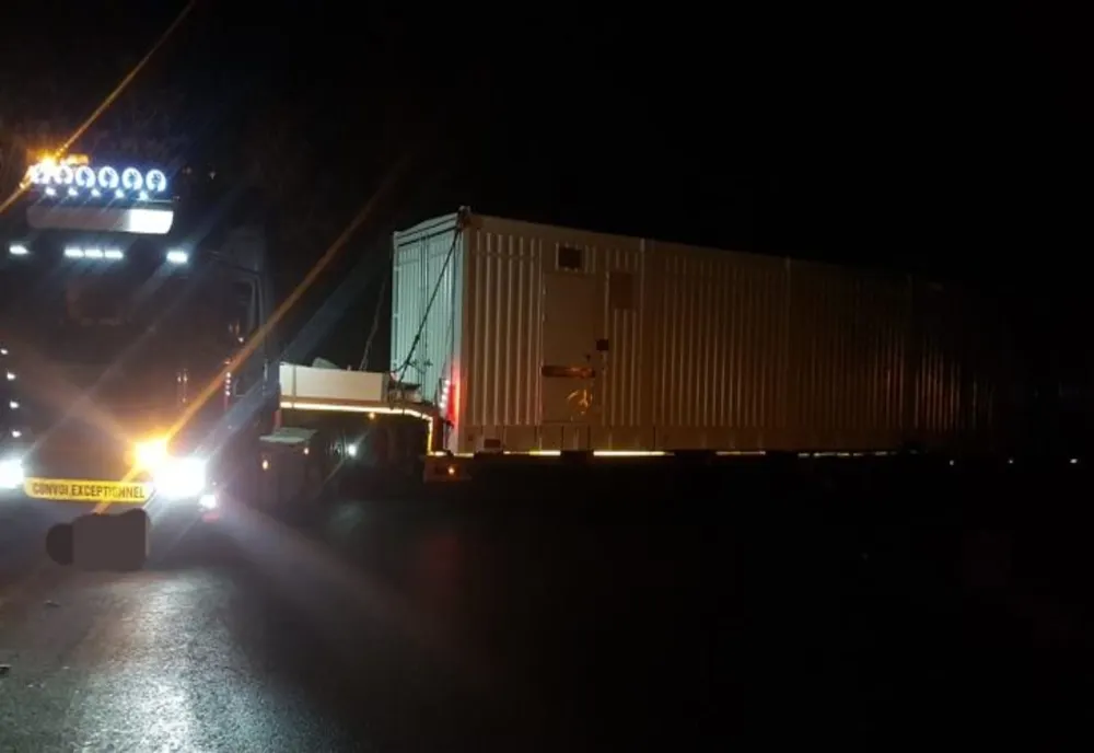 Transport agabaritic, blocat pe Valea Prahovei