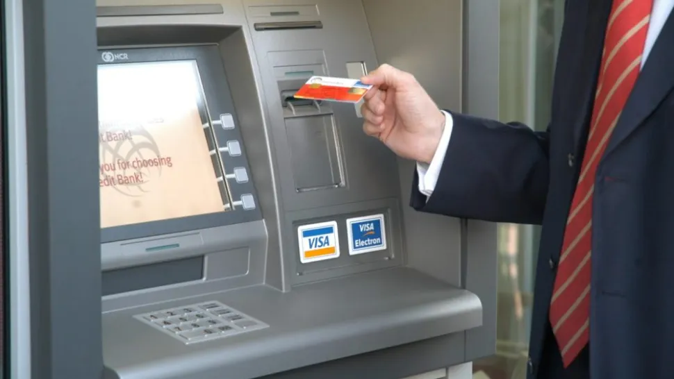 S-a dus să scoată 60.000 de euro, dar a constat că mai are pe card doar 200 de lei