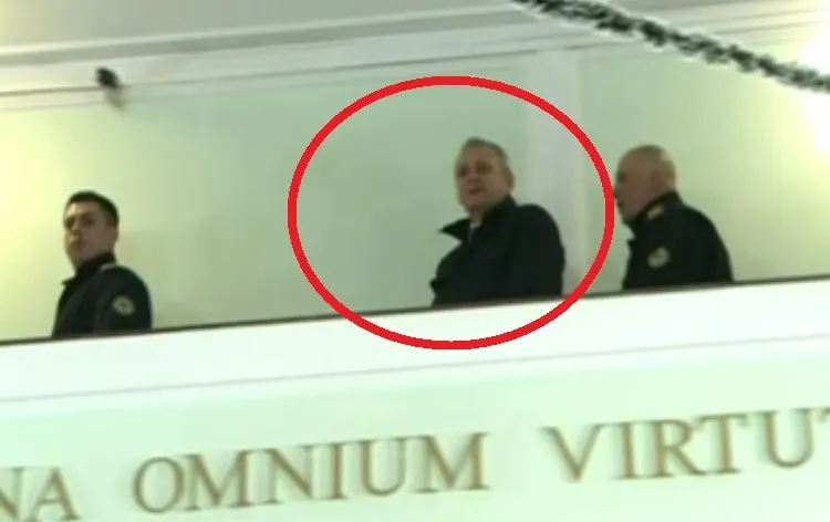 Ce le-a spus Dragnea jurnaliștilor care îl filmau la Curtea Supremă