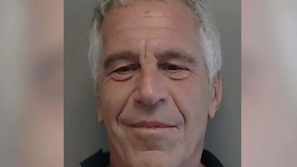 Jeffrey Epstein ar fi vizitat România în 2012: deținea număr de telefon românesc. Românce minore, obiectul a mii de dolari drept „cheltuieli pentru combustibil”