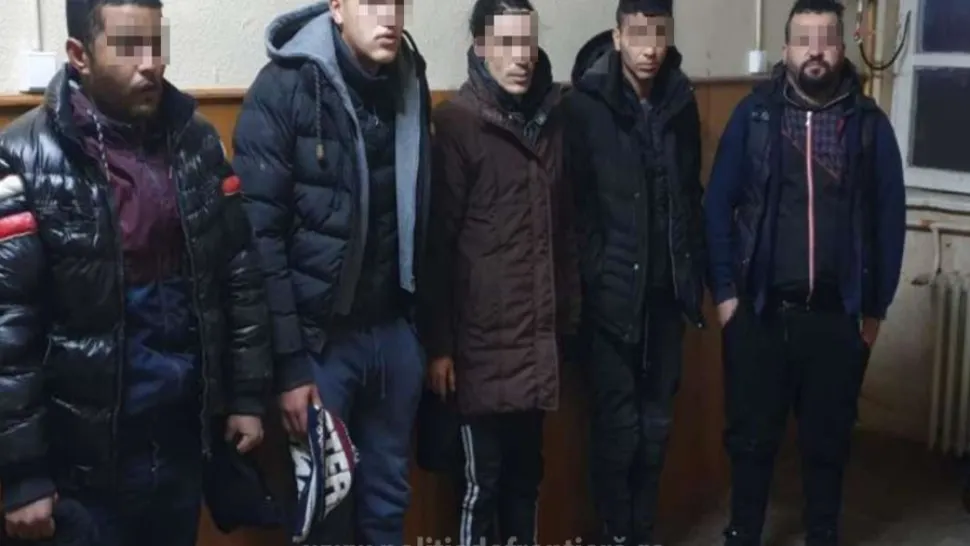 12 migranți din Irak, Siria și India, descoperiți de către polițiștii de frontieră din Arad în timp ce încercau să treacă ilegal frontiera cu Ungaria