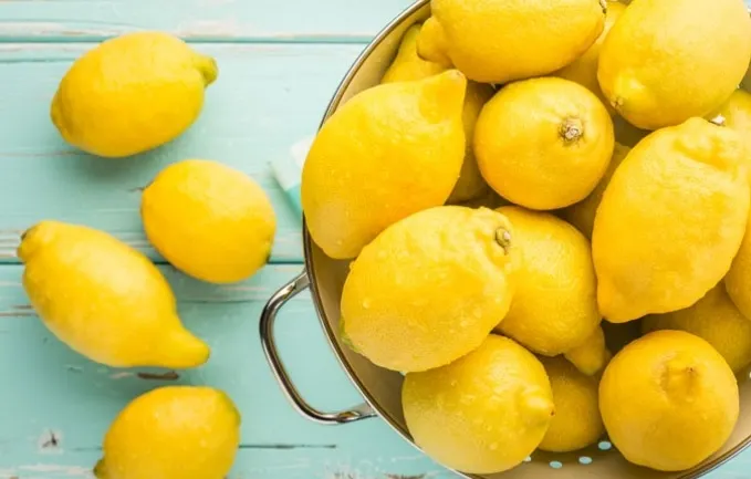 Cea mai rapidă cură de slăbire: dieta cu lămâi. Așa slăbeşti un kilogram pe zi