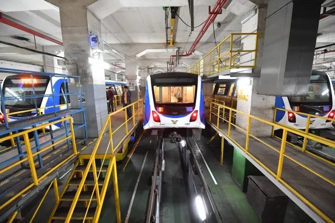 VIDEO Incident la metrou! Fum dens în vagoane. Care este explicația Metrorex?