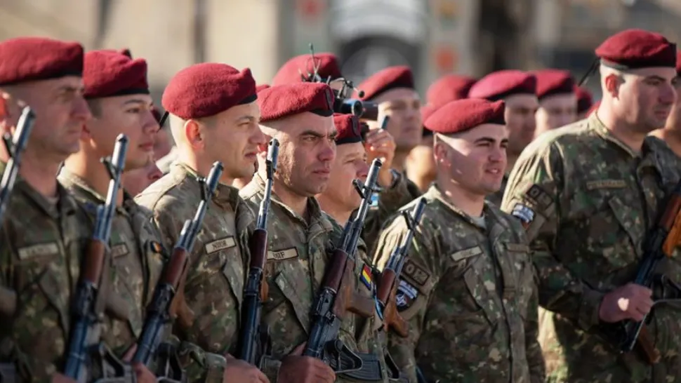 Ministrul Apărării, vizită-surpriză în Afganistan. Ce le-a promis militarilor români