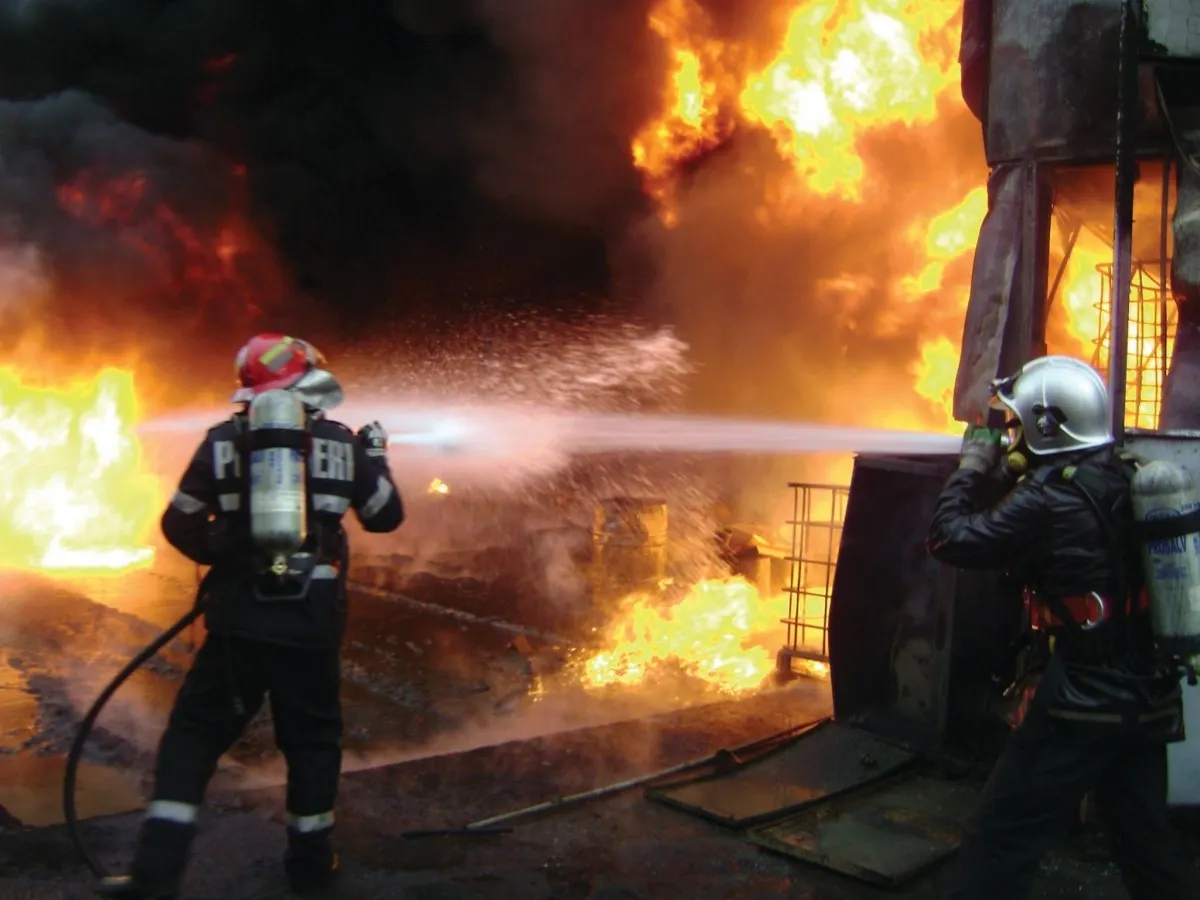 Un bărbat a murit într-un incendiu pornit de la o instalație de Crăciun