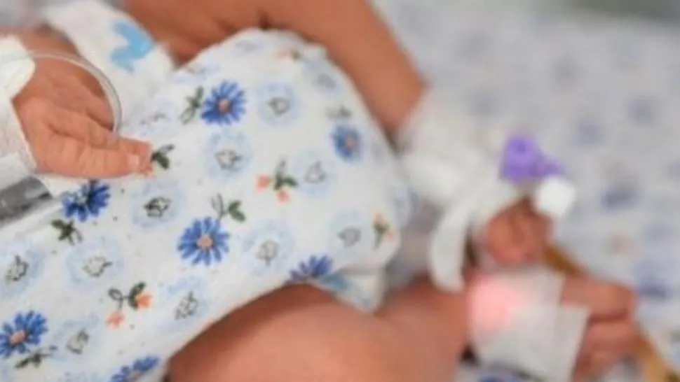 Un bebeluș a murit din cauza gripei! Este al nouălea deces