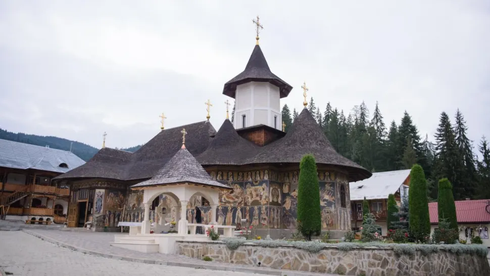 Mănăstirea Petru Vodă din Neamț, devastată de un incendiu violent