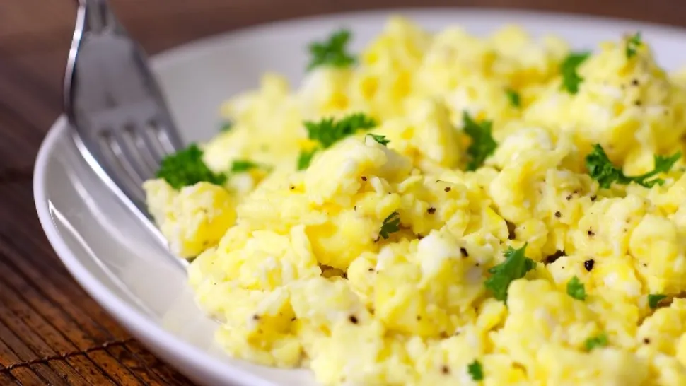 Cum faci cea mai bună omletă. Ingredientul care-i dă tot gustul