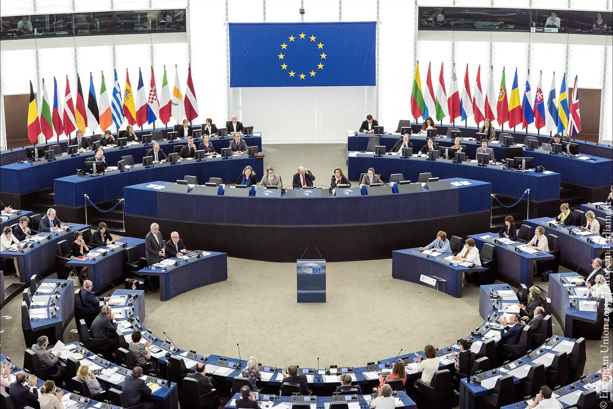 Activitatea din Parlamentul European, SUSPENDATĂ