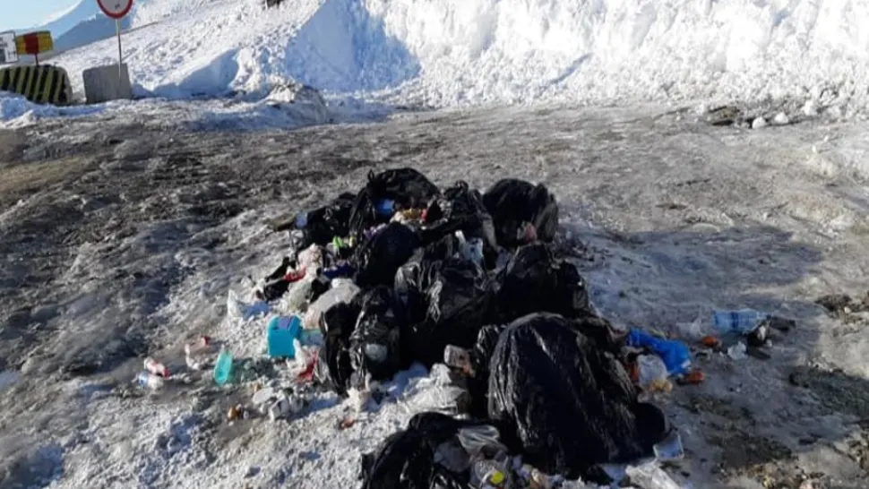 Au reapărut munții de gunoaie la Rânca