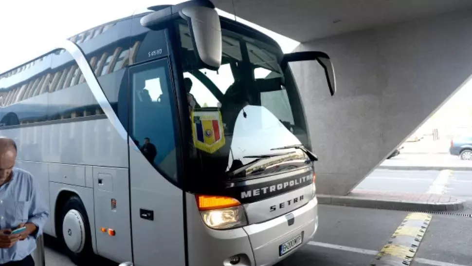 Autocarul cu 50 de copii români din Italia a ajuns în România