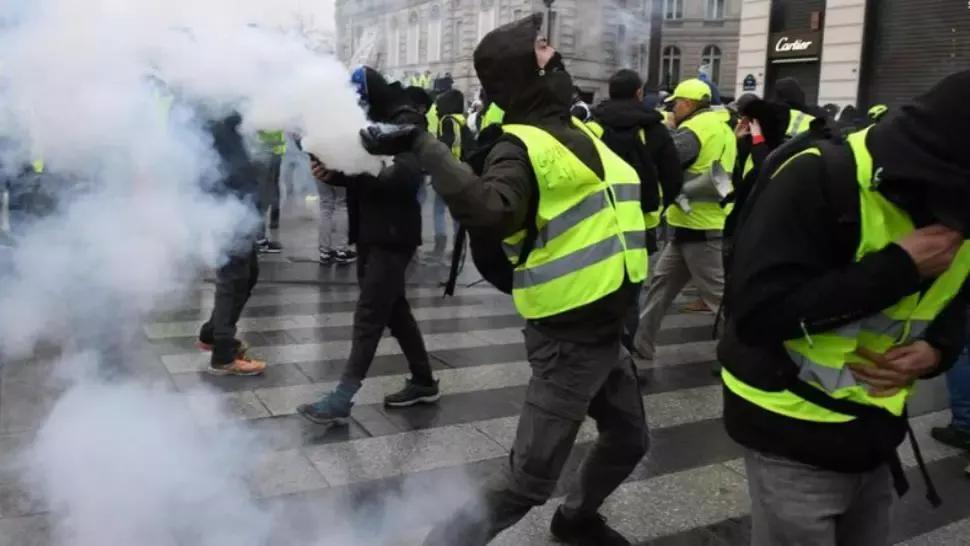 "Vestele galbene" renunţă la veste și anunță o schimbare de strategie