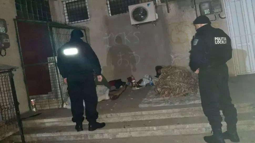 Caz tulburător, în Argeș. După doi ani de stat pe stradă, a fost găsit de familie