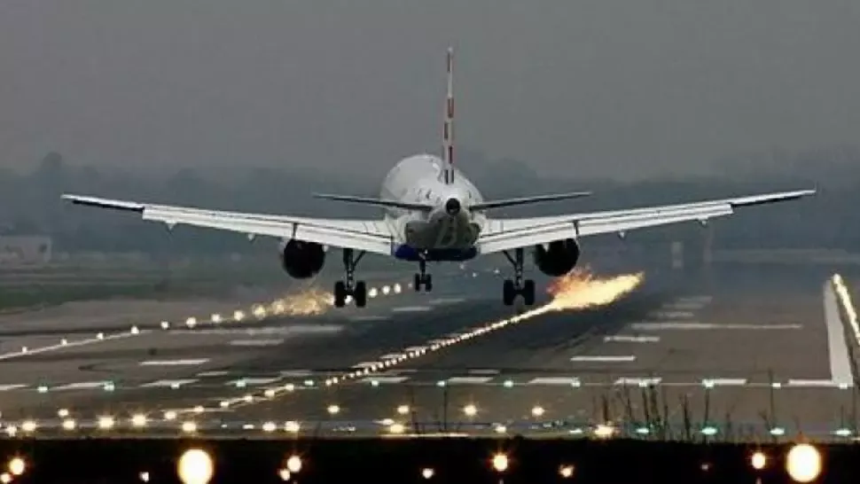 Incident aviatic extrem de grav! Boeing 737, cu 94 de persoane la bord, aterizare de urgenţă