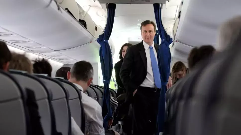 Bodyguard-ul fostului premier Tony Blair și-a uitat arma în avion