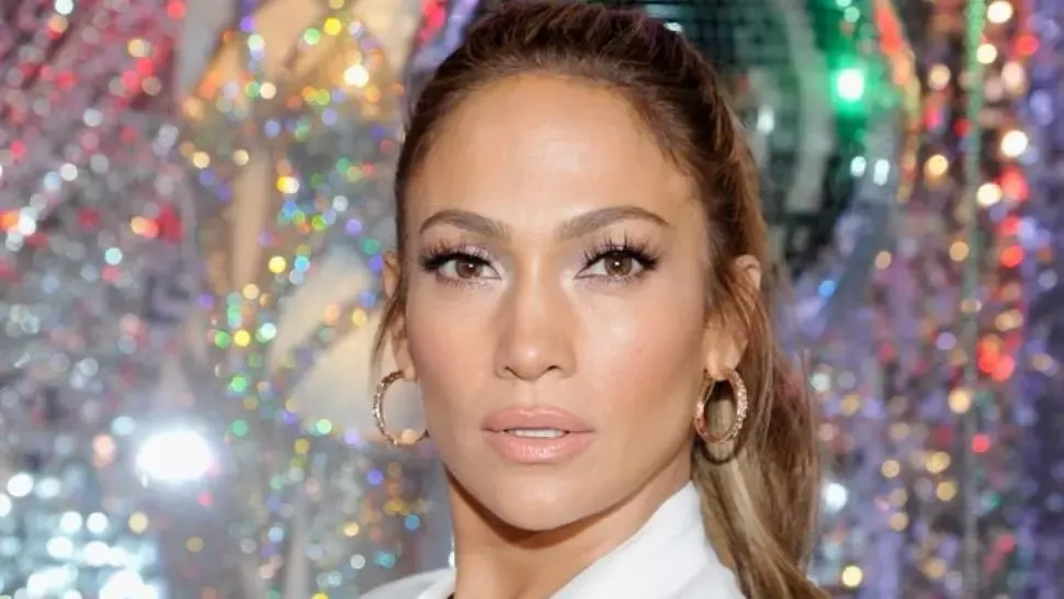 La aproape 53 de ani, J Lo arată cu mult mai tânără. Foto/Profimedia