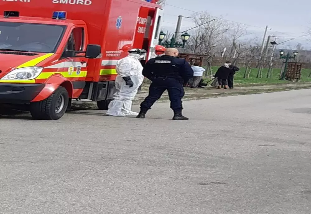Echipajele medicale încearcă să stabilească dacă există vreun pericol de infectare în rândul pasagerilor din avion