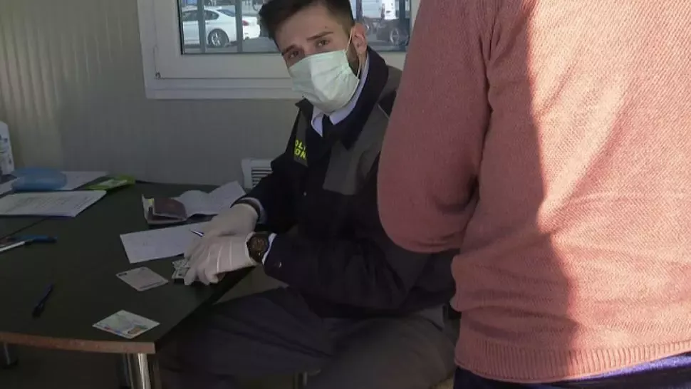 Arad: 5 ore, timp de așteptare la intrarea pe la Nădlac 2. Câți oameni au intrat în țară în ultimele 24 ore