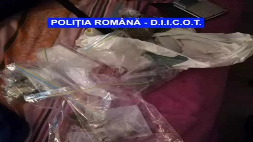 https://realitateadebraila.net/cocaina-si-canabis-aduse-din-belgia-tranzactionate-in-parcarea-unui-restaurant-din-drobeta-turnu-severin/