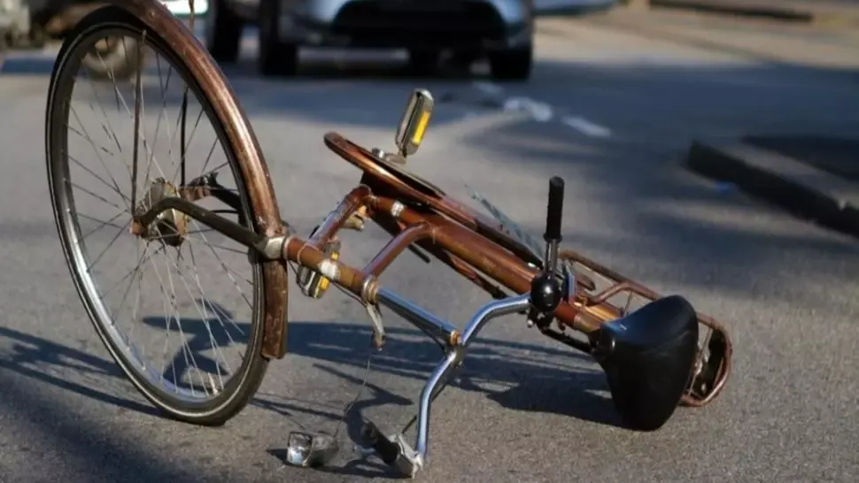 Caz șocant, în jud. Dâmbovița: un bărbat a murit după ce s-a prăbușit pe drum, de pe bicicletă