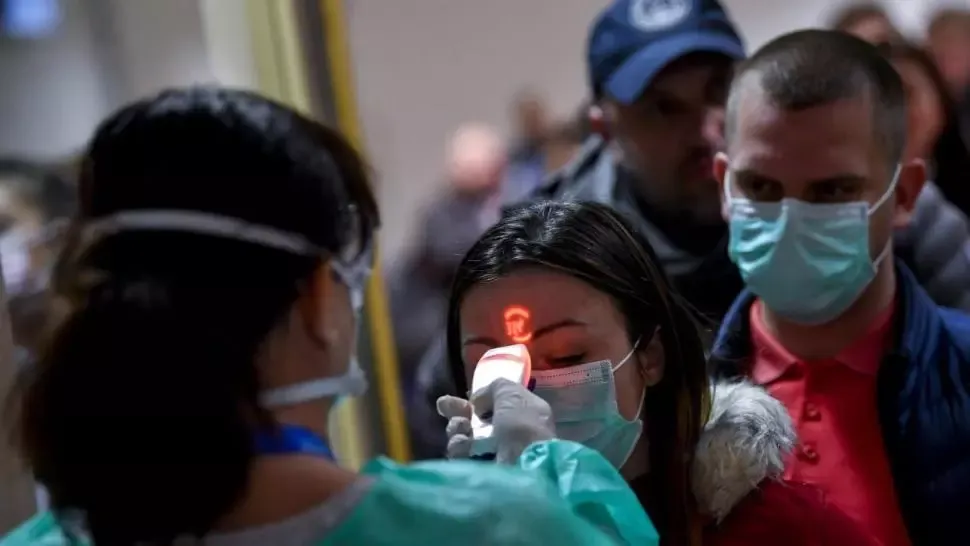 Un nou simptom ciudat al COVID-19 apare în special la copii şi tineri