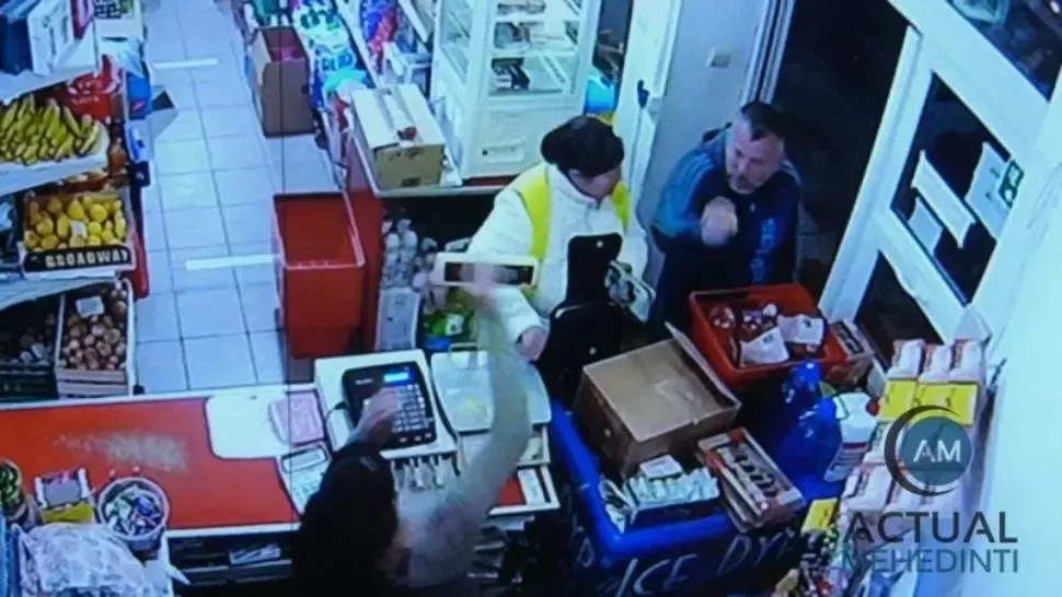Incident șocant, într-un cartier din Turnu Severin: o casieră a fost agresată și scuipată în magazin