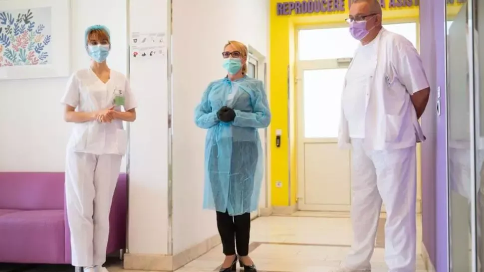 Gabriela Firea, în vizită la Maternitatea Giulești. Primarul Capitalei anunță MĂSURI speciale împotriva COVID-19