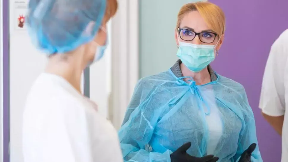 Gabriela Firea achiziționează echipamente de protecție pentru medicii de familie
