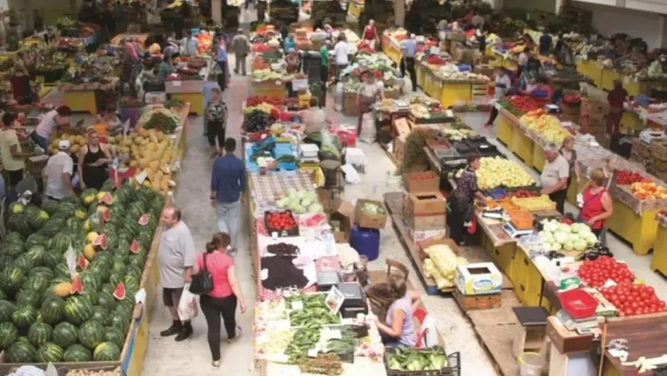Piețele agroalimentare rămân deschise pe durata stării de urgență. Se interzice exportul de grâu, zahăr sau ulei / Foto: Arhivă