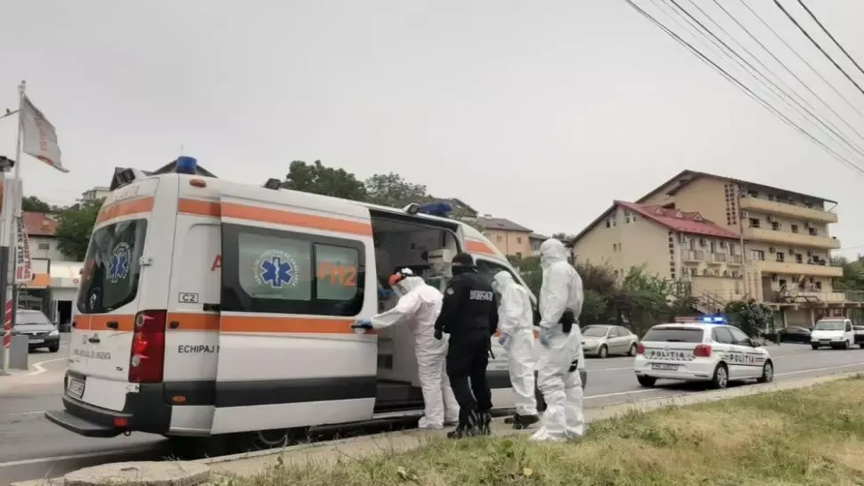 A fugit din carantină distrugând cu un briceag obiectele din cameră!