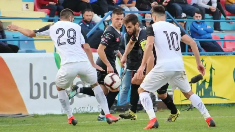 Probleme pentru un club din Liga 1! E în pericol să rămână și fără jucători și fără licență