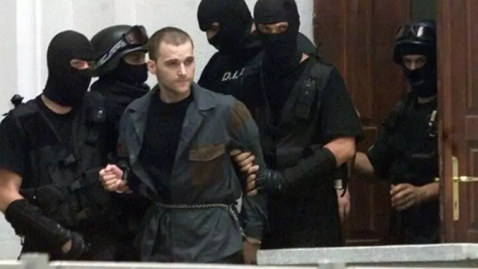 Konstantinos Passaris, "Fiara din Balcani", surprins vorbind la telefon în celula sa din Penitenciarul Gherla